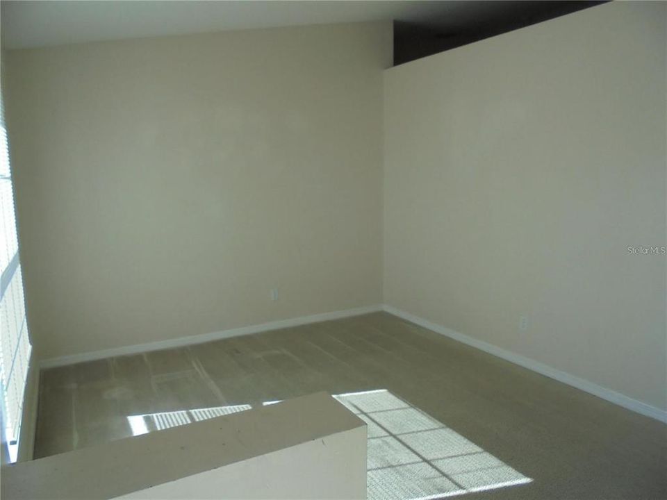 For Rent: $1,700 (3 beds, 2 baths, 2000 Square Feet)