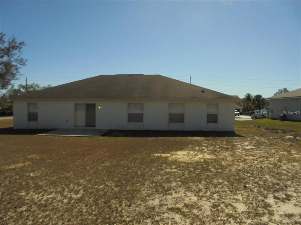 For Rent: $1,700 (3 beds, 2 baths, 2000 Square Feet)