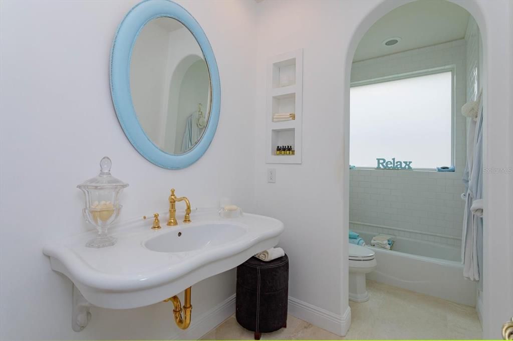 合同活跃: $995,000 (3 贝兹, 3 浴室, 3107 平方英尺)