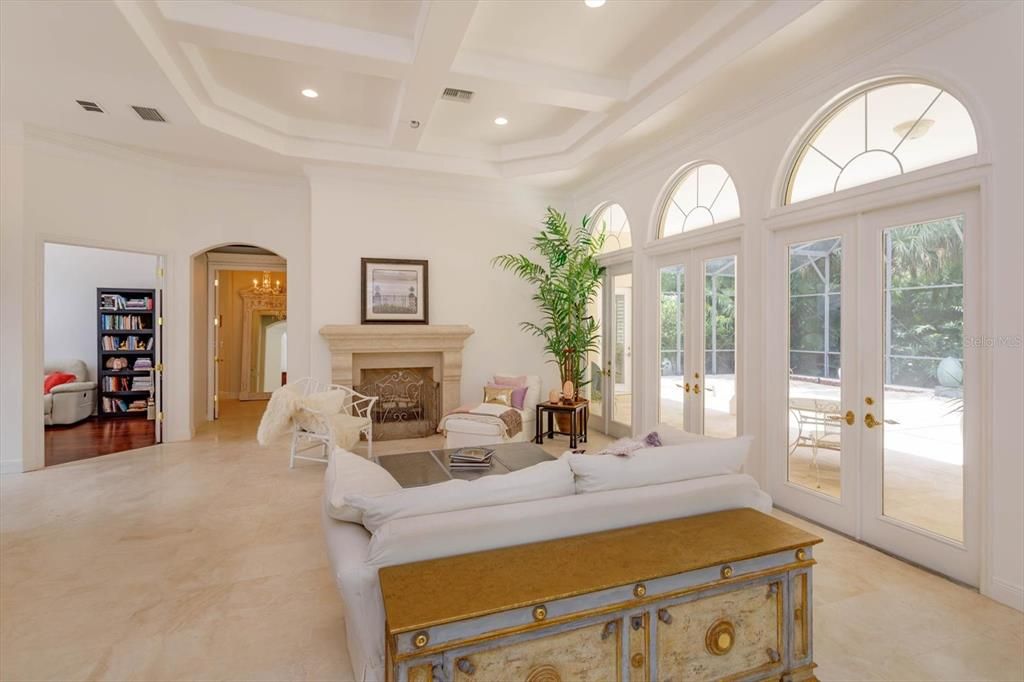 合同活跃: $995,000 (3 贝兹, 3 浴室, 3107 平方英尺)