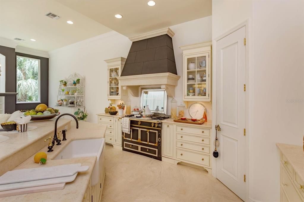 合同活跃: $995,000 (3 贝兹, 3 浴室, 3107 平方英尺)