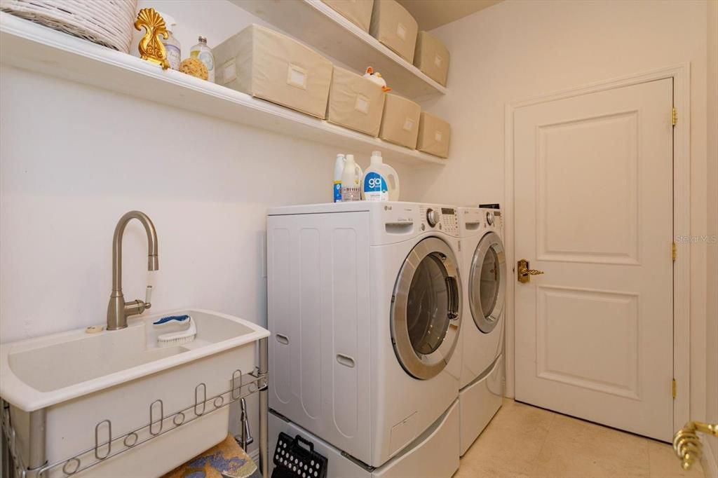 合同活跃: $995,000 (3 贝兹, 3 浴室, 3107 平方英尺)