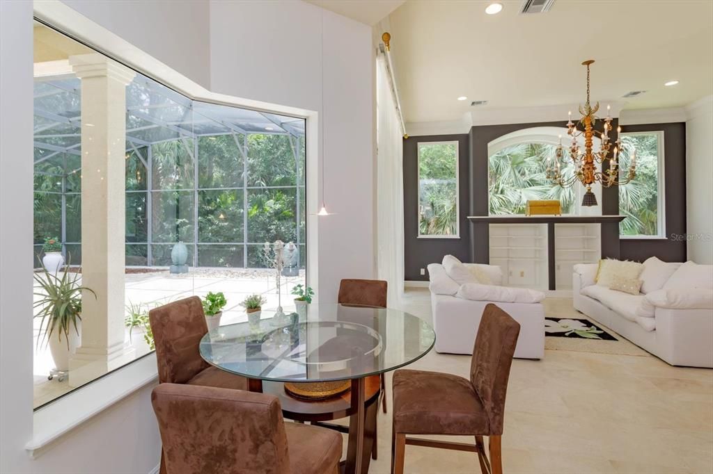 合同活跃: $995,000 (3 贝兹, 3 浴室, 3107 平方英尺)