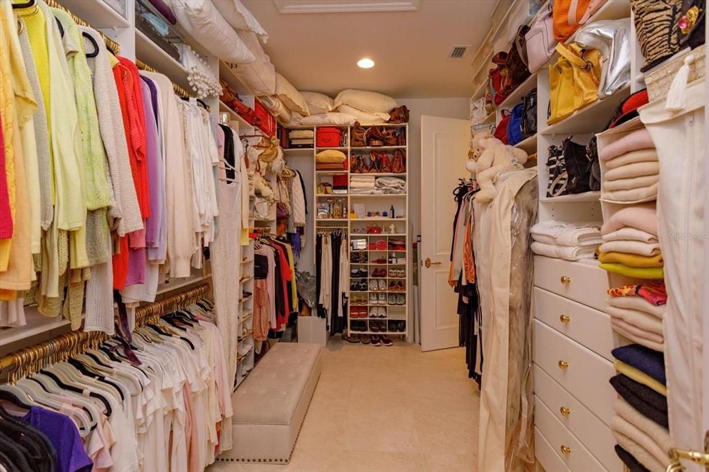 合同活跃: $995,000 (3 贝兹, 3 浴室, 3107 平方英尺)