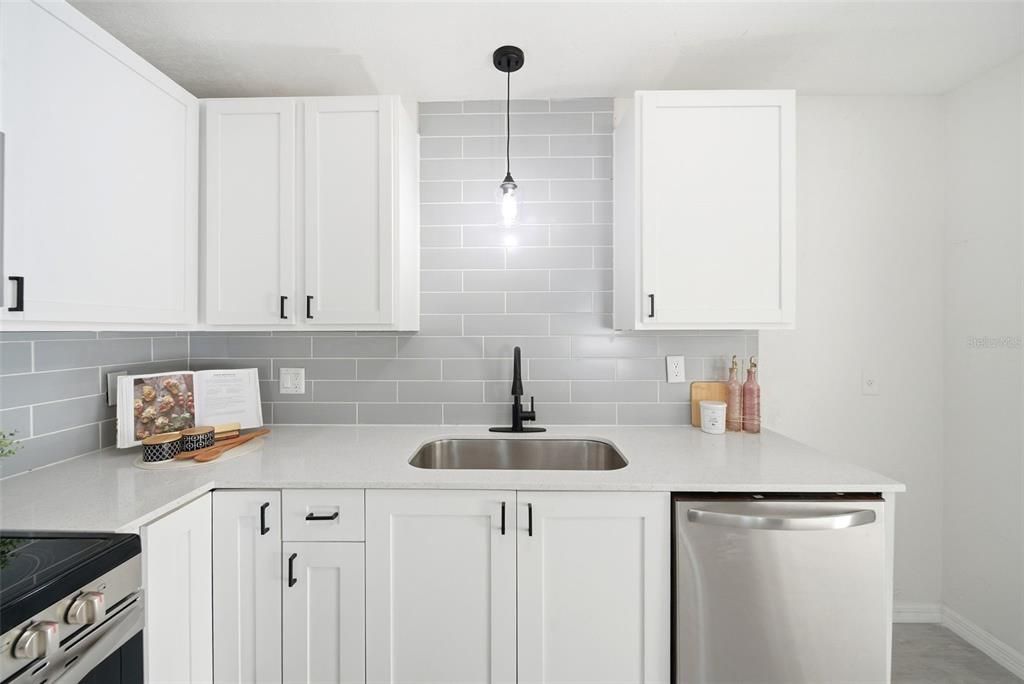 На продажу: $399,000 (3 спален, 2 ванн, 1238 Квадратных фут)