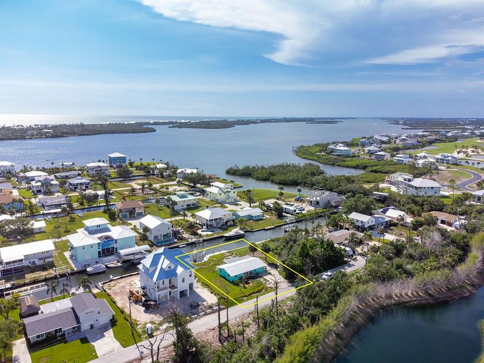 Под контрактом: $475,000 (0.23 acres)