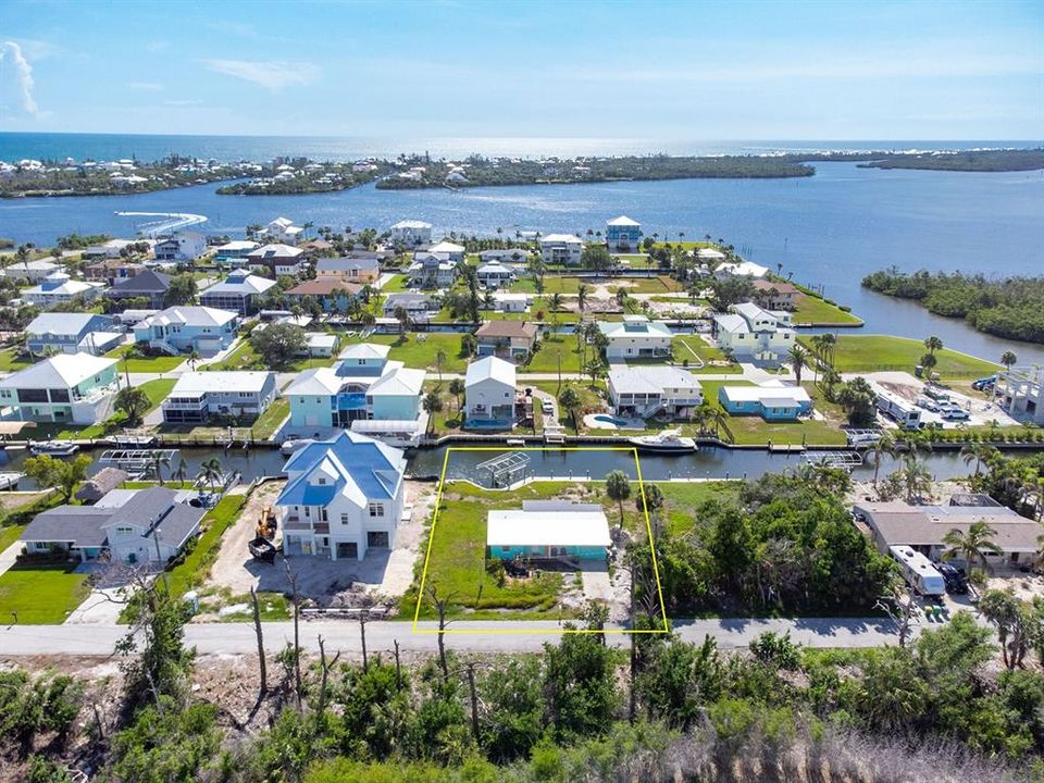 Под контрактом: $475,000 (0.23 acres)