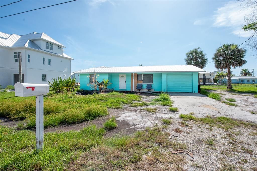 Под контрактом: $475,000 (0.23 acres)