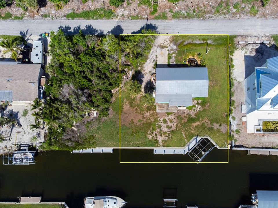 Под контрактом: $475,000 (0.23 acres)