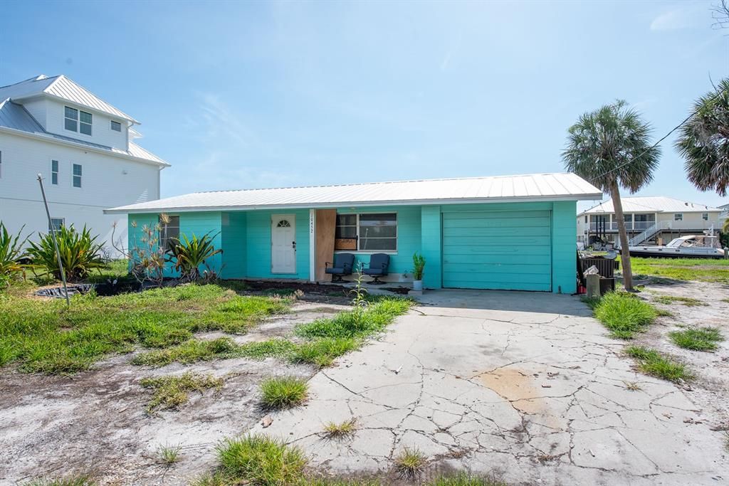 Под контрактом: $475,000 (0.23 acres)