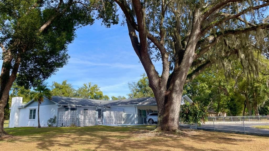 For Sale: $489,900 (4 beds, 2 baths, 2282 Square Feet)