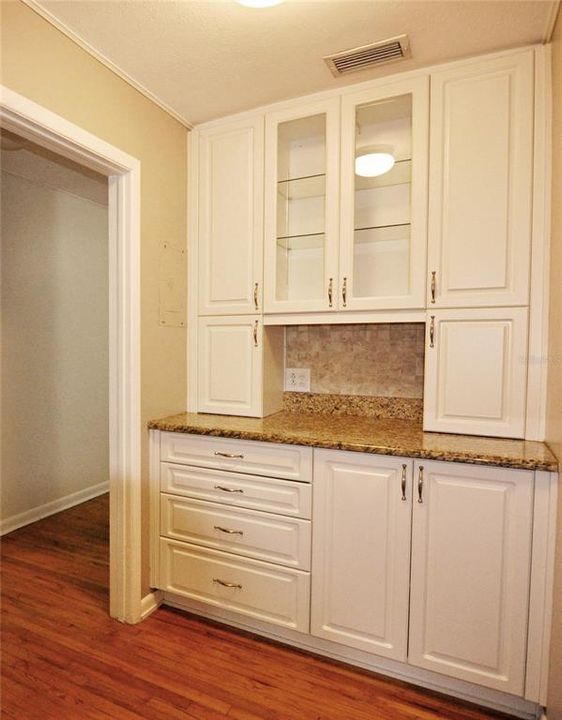 For Sale: $489,900 (4 beds, 2 baths, 2282 Square Feet)