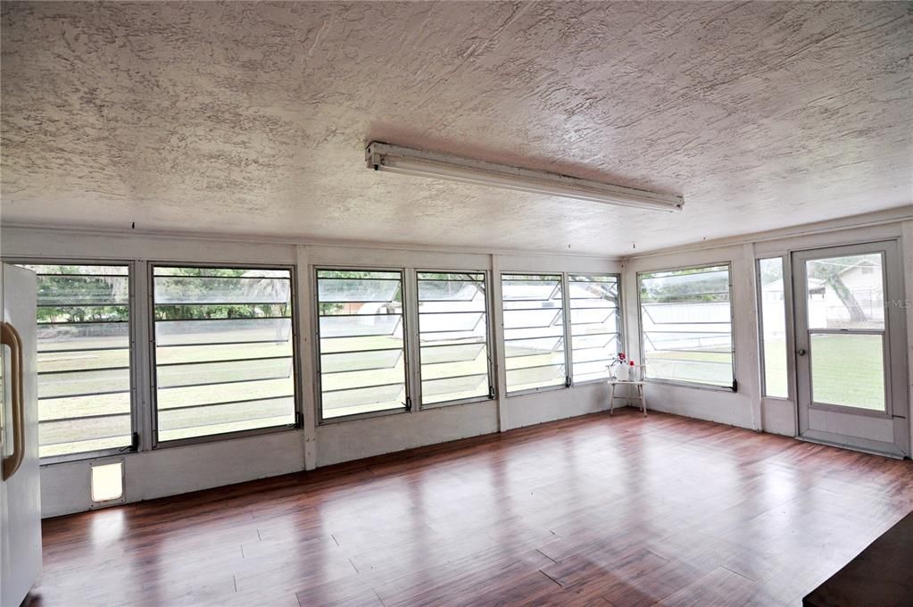 For Sale: $489,900 (4 beds, 2 baths, 2282 Square Feet)