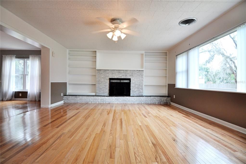 For Sale: $489,900 (4 beds, 2 baths, 2282 Square Feet)