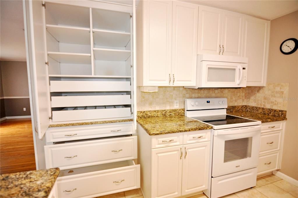 For Sale: $489,900 (4 beds, 2 baths, 2282 Square Feet)