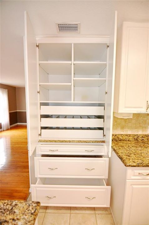 For Sale: $489,900 (4 beds, 2 baths, 2282 Square Feet)