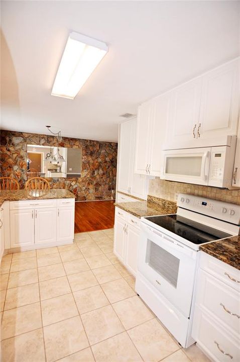 For Sale: $489,900 (4 beds, 2 baths, 2282 Square Feet)