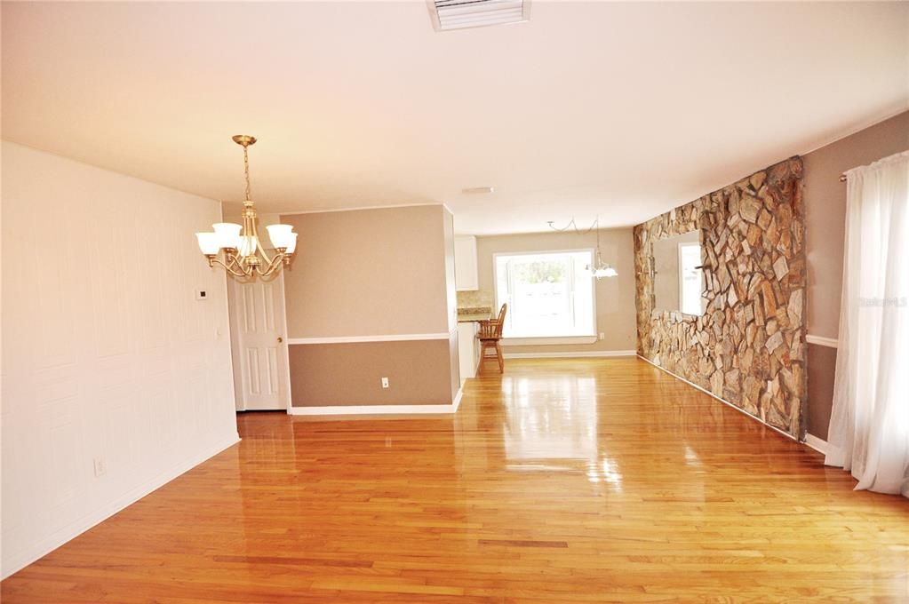 For Sale: $489,900 (4 beds, 2 baths, 2282 Square Feet)