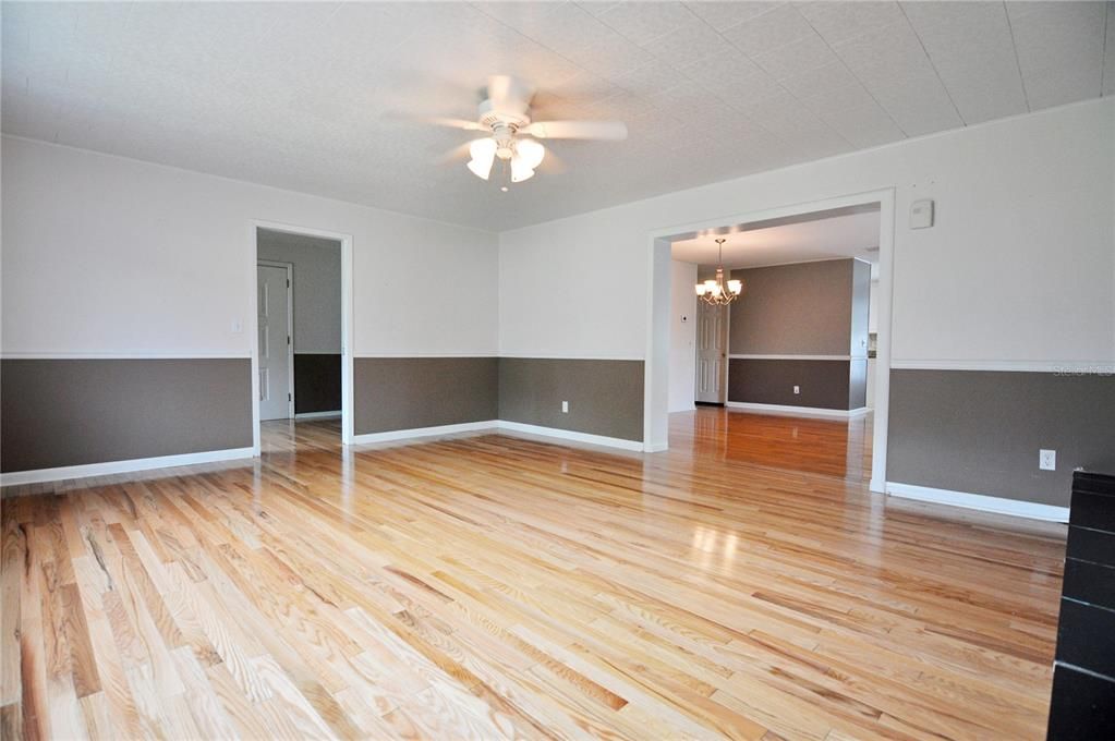 For Sale: $489,900 (4 beds, 2 baths, 2282 Square Feet)