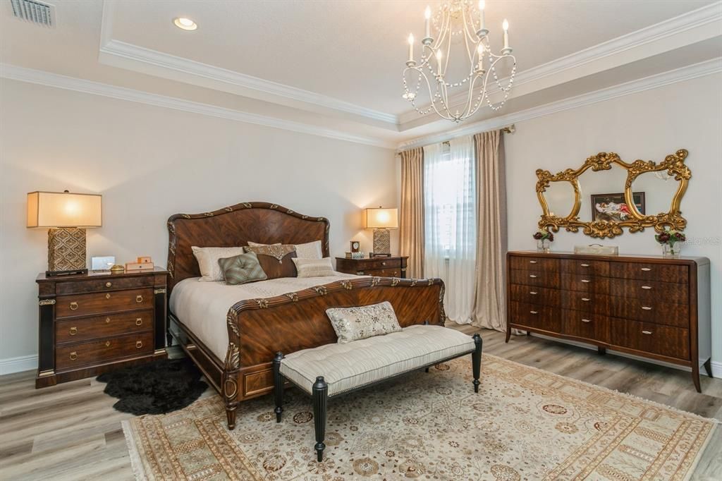 Activo con contrato: $1,349,000 (5 camas, 4 baños, 4560 Pies cuadrados)