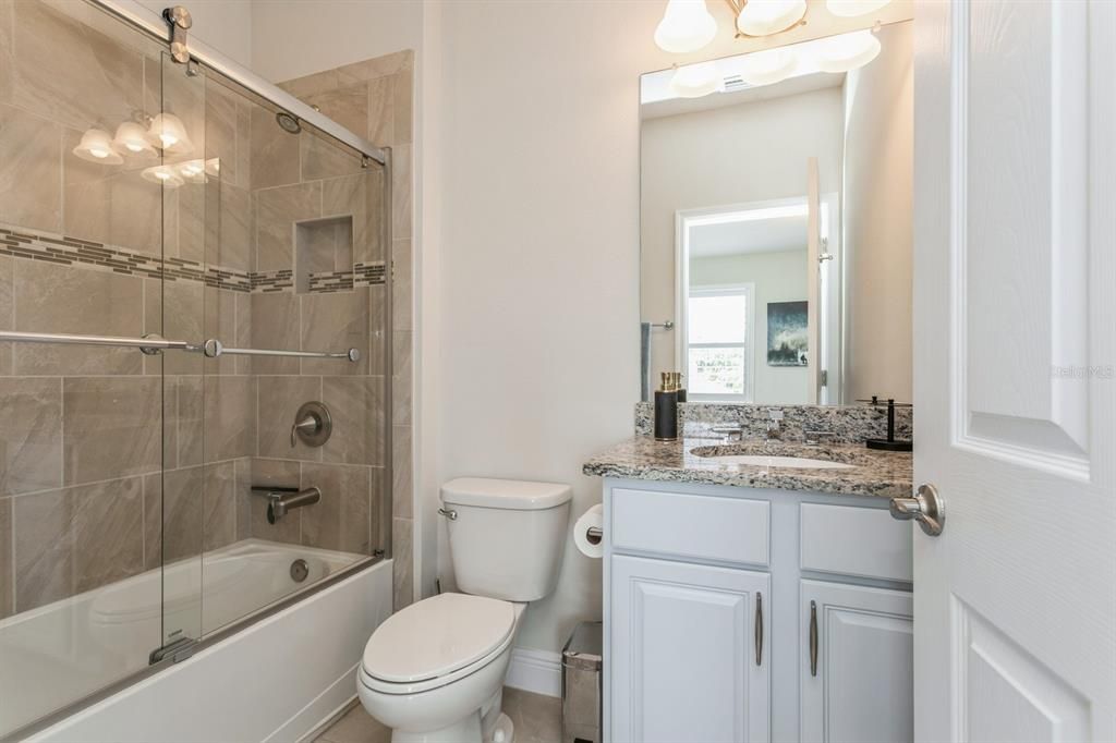 Activo con contrato: $1,349,000 (5 camas, 4 baños, 4560 Pies cuadrados)