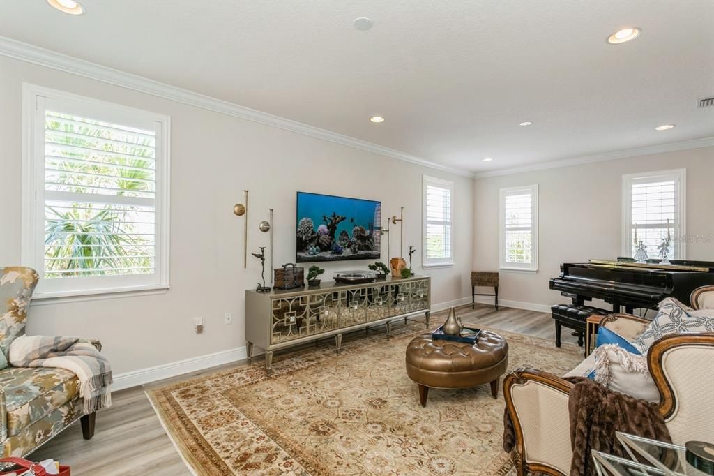Activo con contrato: $1,349,000 (5 camas, 4 baños, 4560 Pies cuadrados)