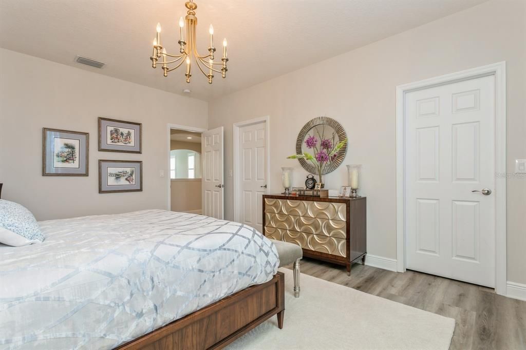Activo con contrato: $1,349,000 (5 camas, 4 baños, 4560 Pies cuadrados)