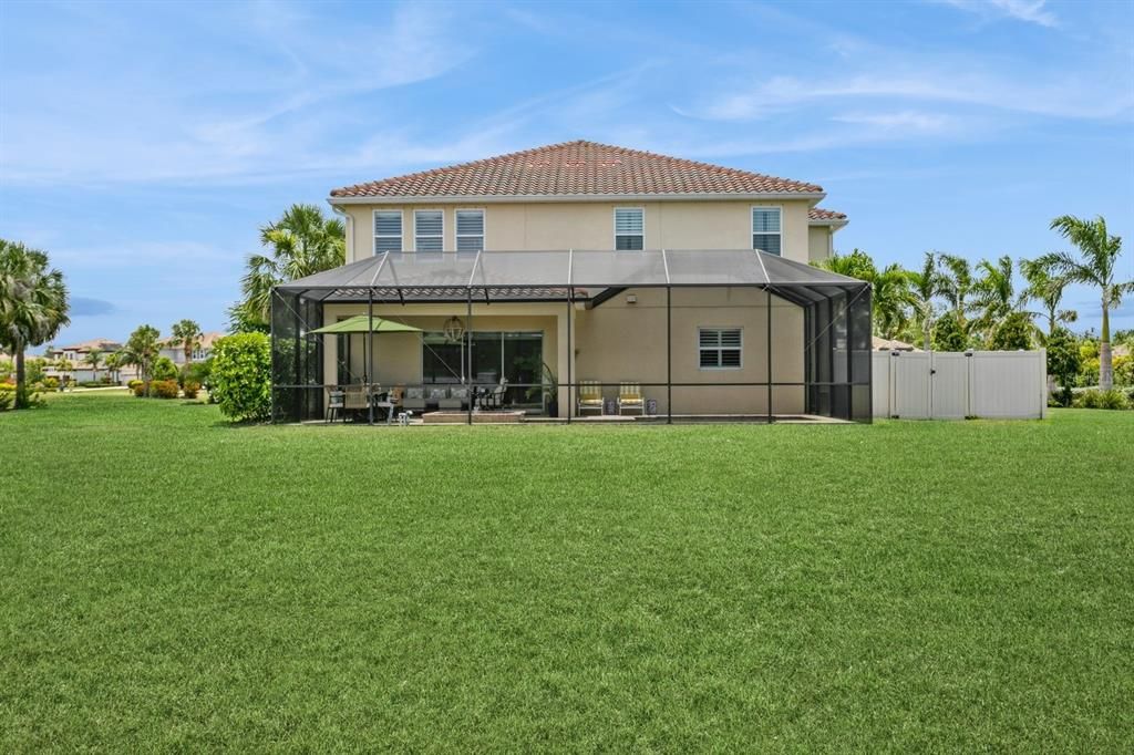 Activo con contrato: $1,349,000 (5 camas, 4 baños, 4560 Pies cuadrados)