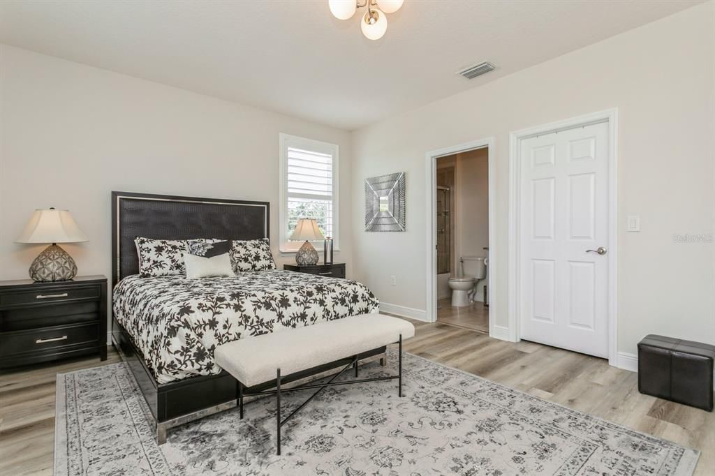 Activo con contrato: $1,349,000 (5 camas, 4 baños, 4560 Pies cuadrados)