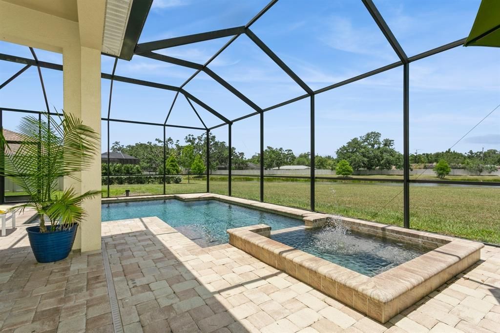 Activo con contrato: $1,349,000 (5 camas, 4 baños, 4560 Pies cuadrados)