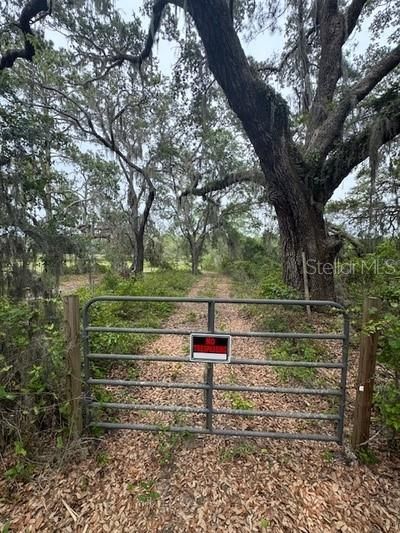 На продажу: $414,900 (8.22 acres)