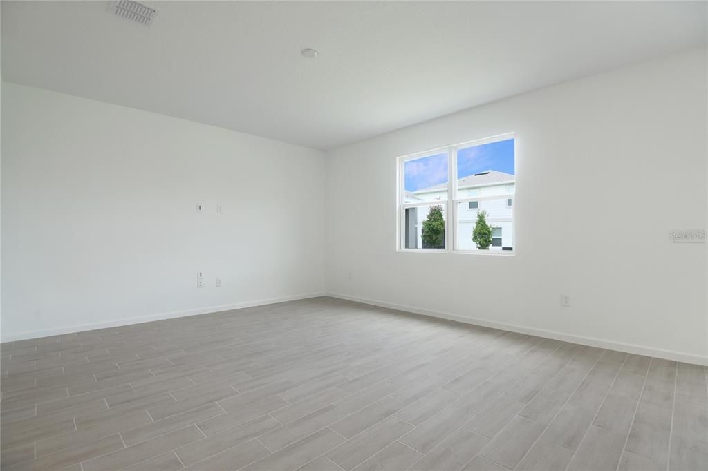 For Sale: $372,772 (4 beds, 2 baths, 2414 Square Feet)