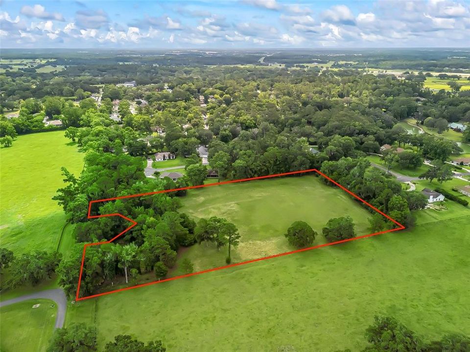 En Venta: $600,000 (5.48 acres)