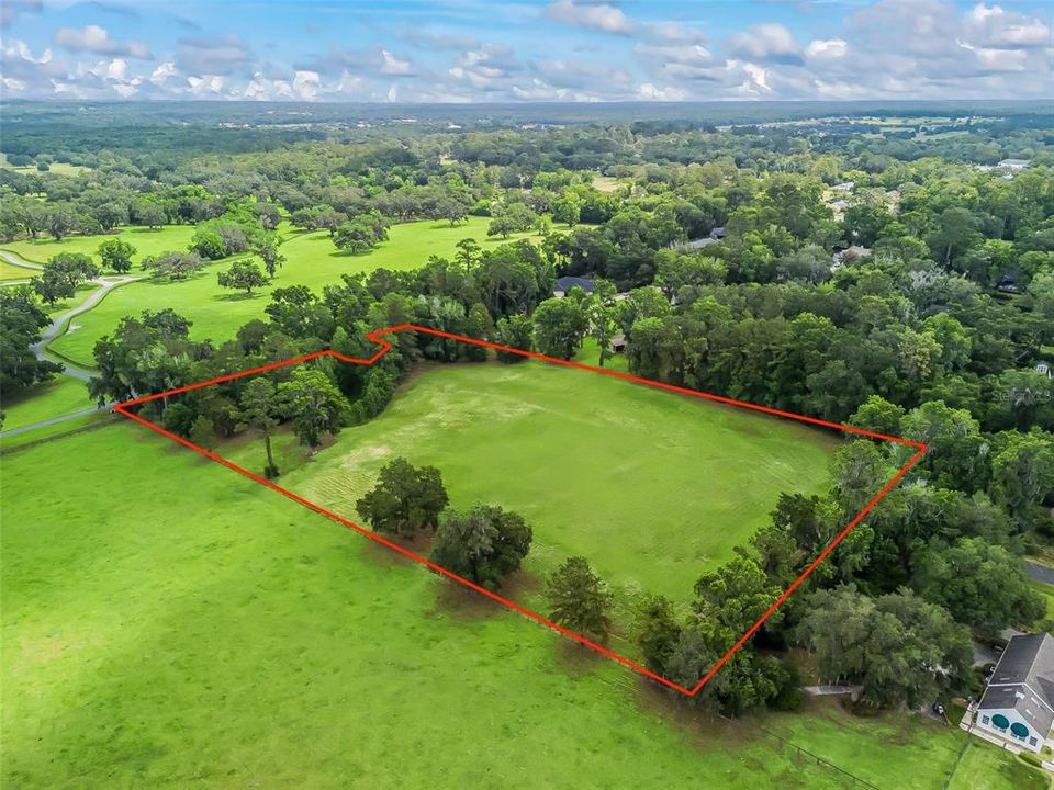 En Venta: $600,000 (5.48 acres)