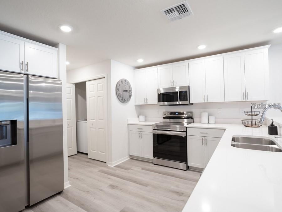 For Sale: $289,900 (3 beds, 2 baths, 1713 Square Feet)