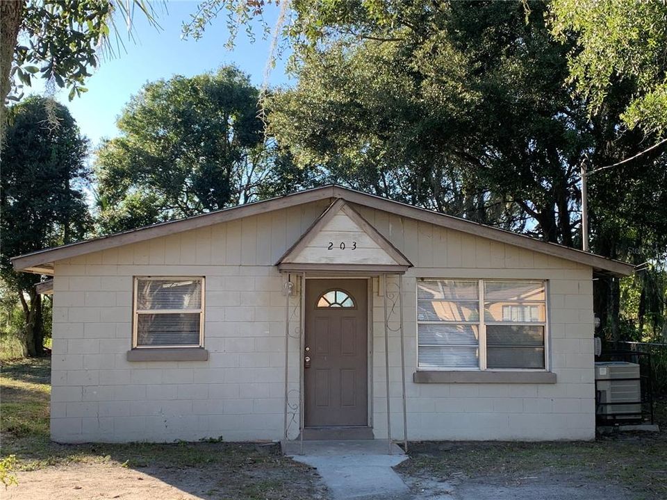 For Rent: $1,399 (3 beds, 1 baths, 912 Square Feet)