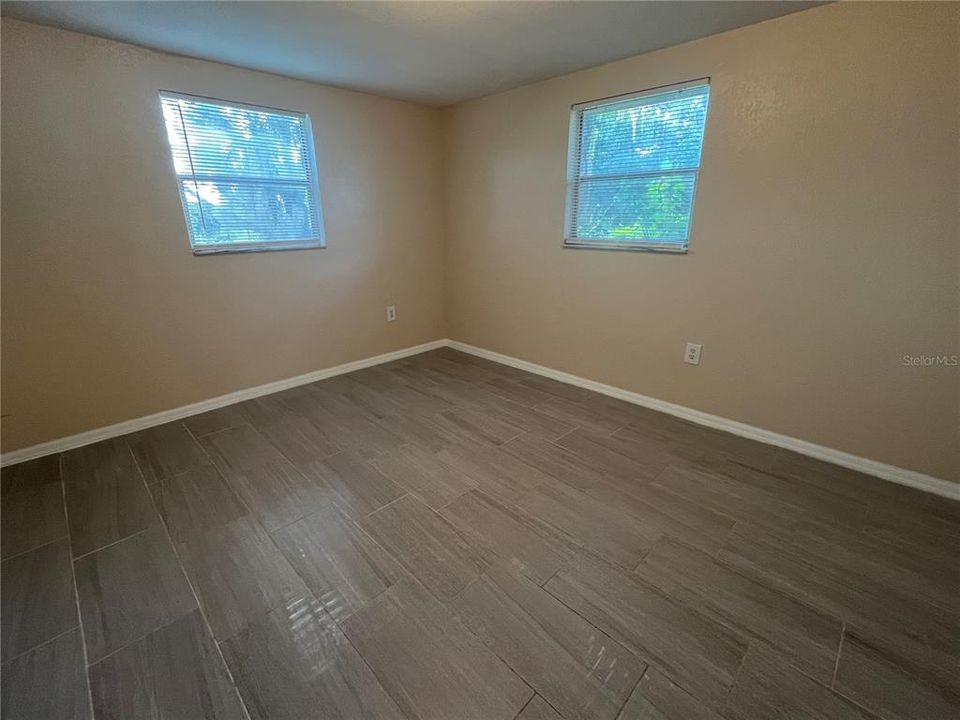 For Rent: $1,399 (3 beds, 1 baths, 912 Square Feet)