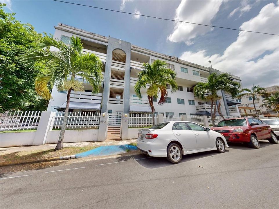 最近售出: $249,900 (3 贝兹, 2 浴室, 1060 平方英尺)