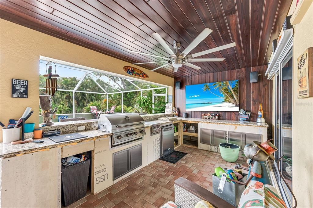 Под контрактом: $429,999 (3 спален, 2 ванн, 2050 Квадратных фут)