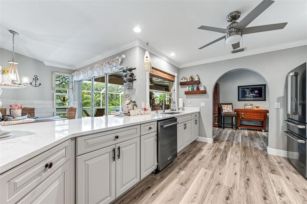 Под контрактом: $429,999 (3 спален, 2 ванн, 2050 Квадратных фут)