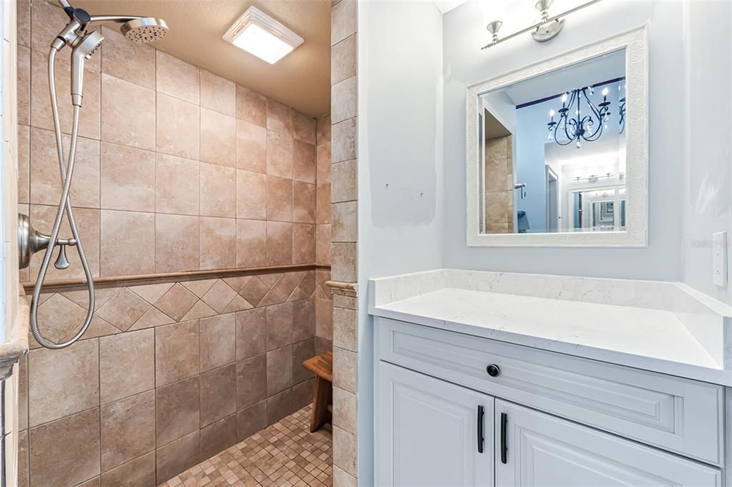 Под контрактом: $429,999 (3 спален, 2 ванн, 2050 Квадратных фут)