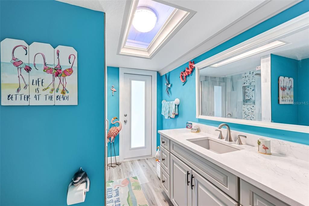 Под контрактом: $429,999 (3 спален, 2 ванн, 2050 Квадратных фут)