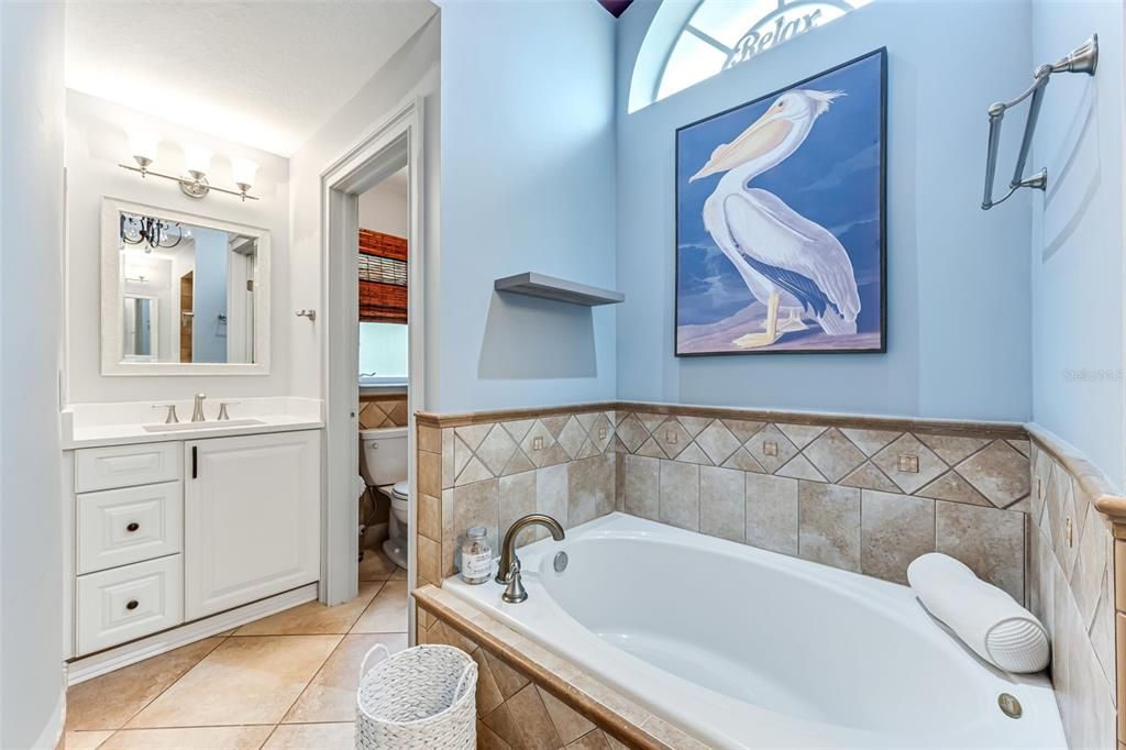 Под контрактом: $429,999 (3 спален, 2 ванн, 2050 Квадратных фут)