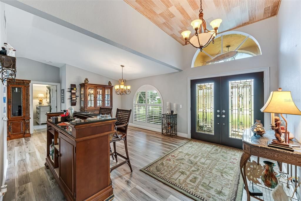 Под контрактом: $429,999 (3 спален, 2 ванн, 2050 Квадратных фут)