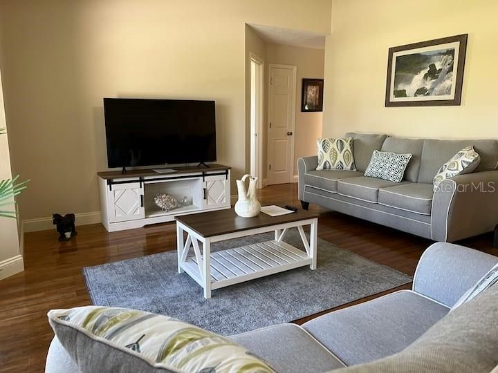 For Rent: $2,500 (3 beds, 2 baths, 1235 Square Feet)