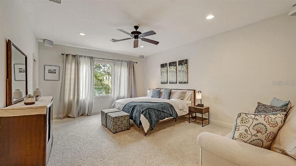 En Renta: $15,000 (4 camas, 3 baños, 3519 Pies cuadrados)