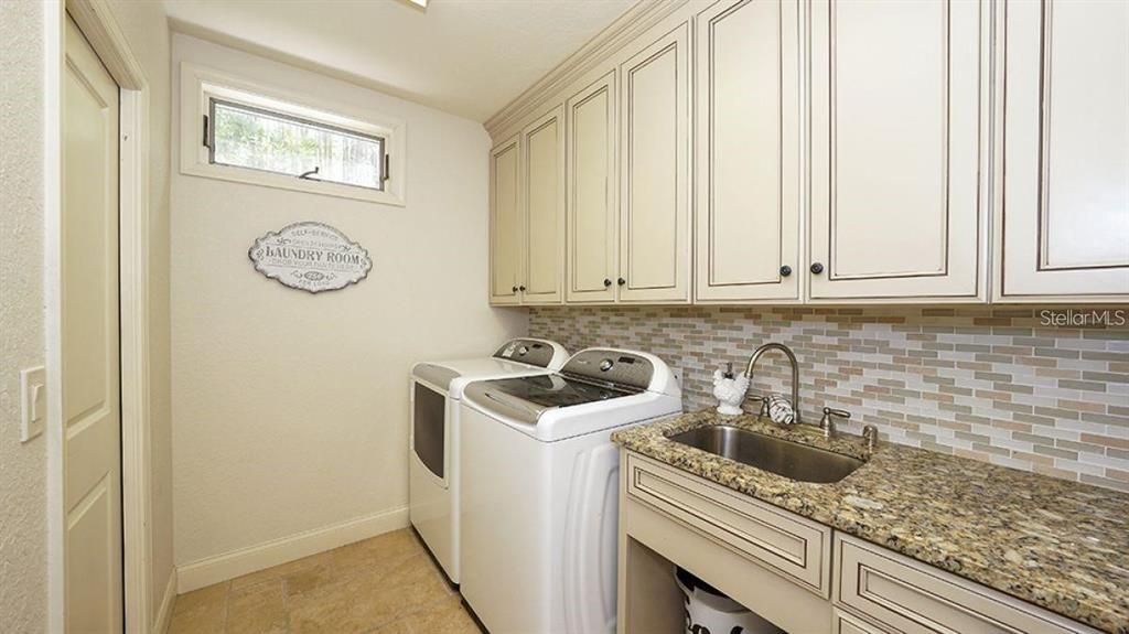 En Renta: $15,000 (4 camas, 3 baños, 3519 Pies cuadrados)