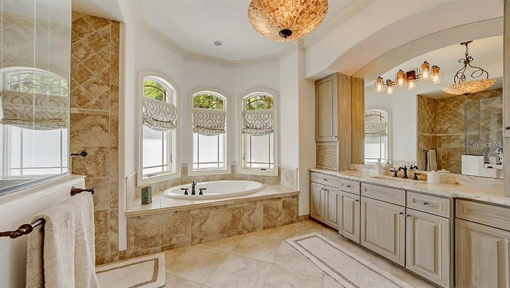 En Renta: $15,000 (4 camas, 3 baños, 3519 Pies cuadrados)