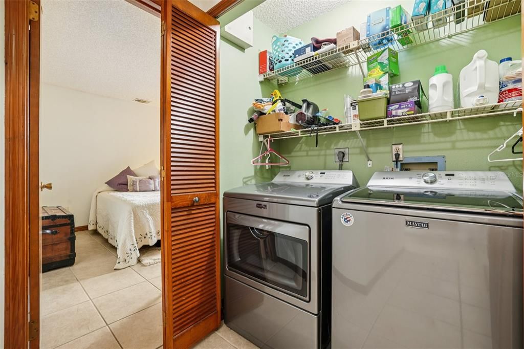 На продажу: $348,000 (3 спален, 2 ванн, 1696 Квадратных фут)