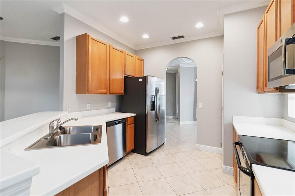 En Venta: $550,000 (4 camas, 2 baños, 2159 Pies cuadrados)